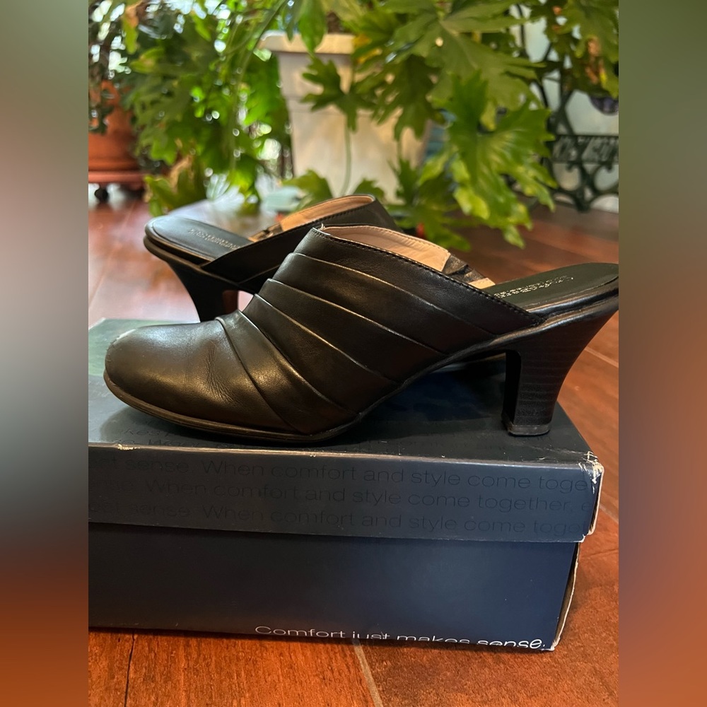 Croft & Barrow Black Leather Mules Size 9